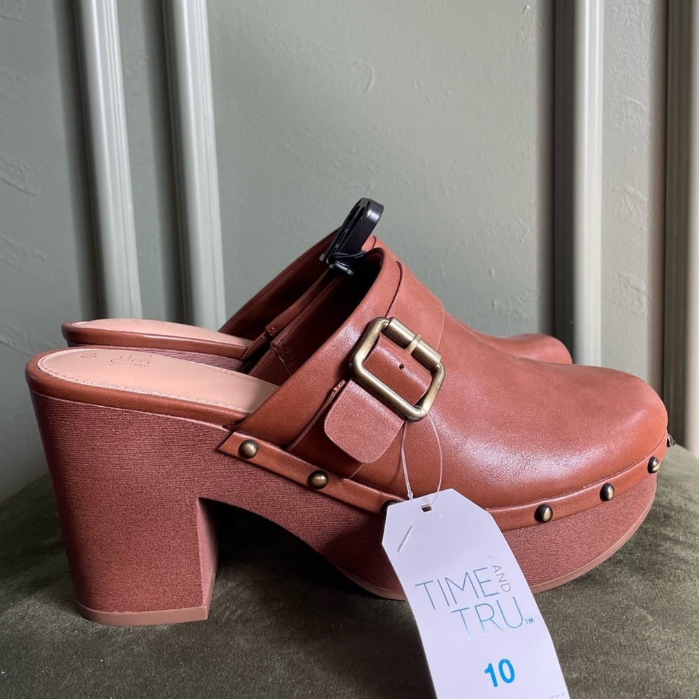 Time and Tru Rust Brown Platform Clog Mules Buckle Studded Slip On Size 10 NWT